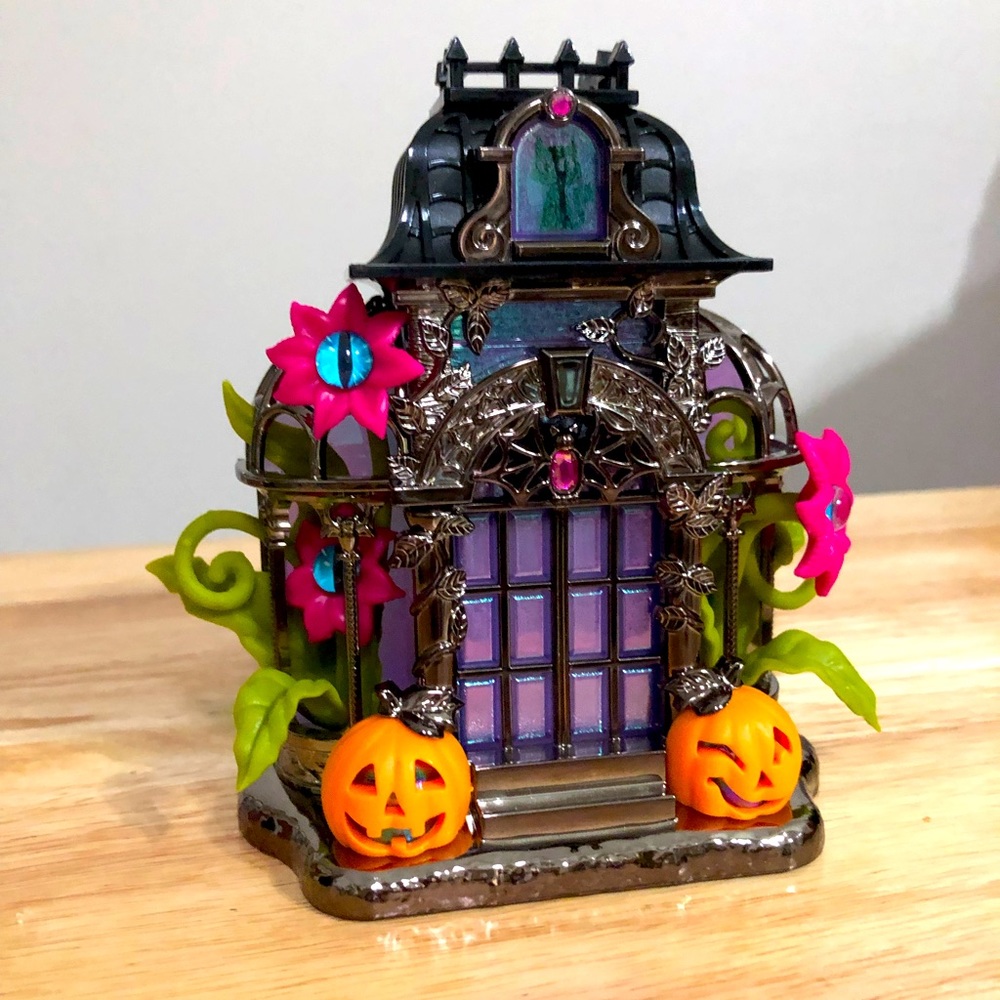 Brand New BBW Halloween Wallflower